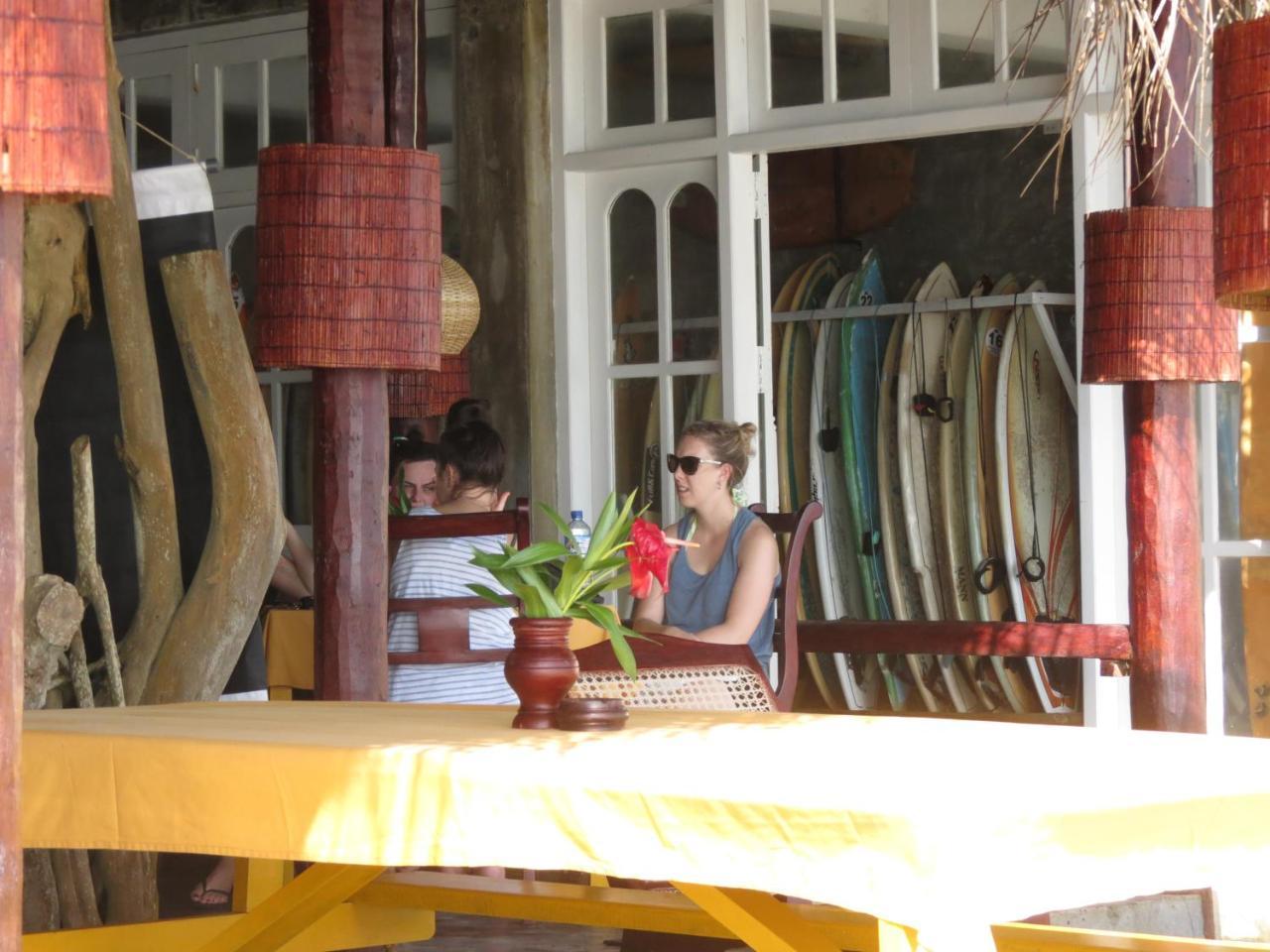 Mountain Wave Hotel And Surfshop Hikkaduwa Zewnętrze zdjęcie